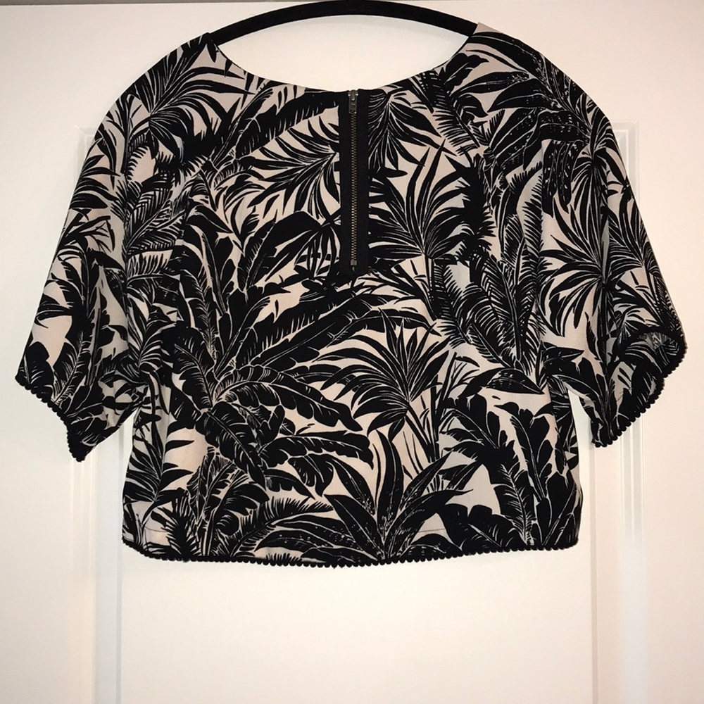 NWOT TOPSHOP floral crop top with zip closure - Picture 3 of 3